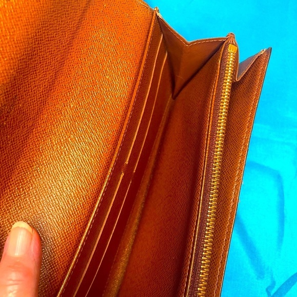 Louis Vuitton Brown and Gold Monogram Clutch Wallet Very Good Condition Unisex - Picture 5 of 16